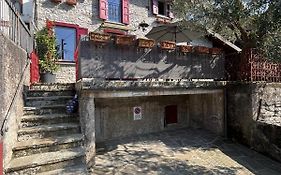 Ester Lakehouse, Graziosa Casa Indipendente